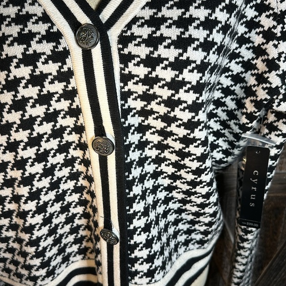NTW XL Herringbone patterned button up sweater by Cyrus. - Picture 2 of 7